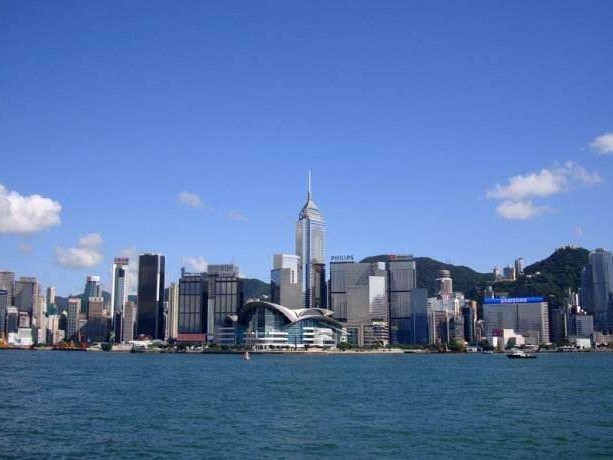 为什么要用<i style='color:red'>境外公司</i>来进行品牌运作？