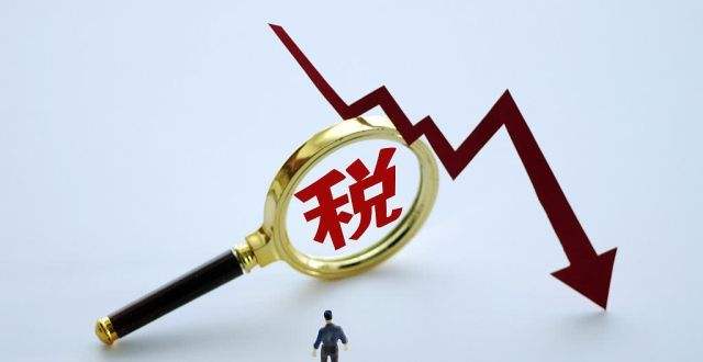 香港公司雇员在国内缴纳了 社保，申报薪俸税是按照应发还是实发？